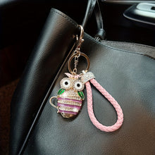 Búho Glam™ – Llavero de Búho con Cristales y Detalle de Taza