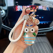 Búho Glam™ – Llavero de Búho con Cristales y Detalle de Taza